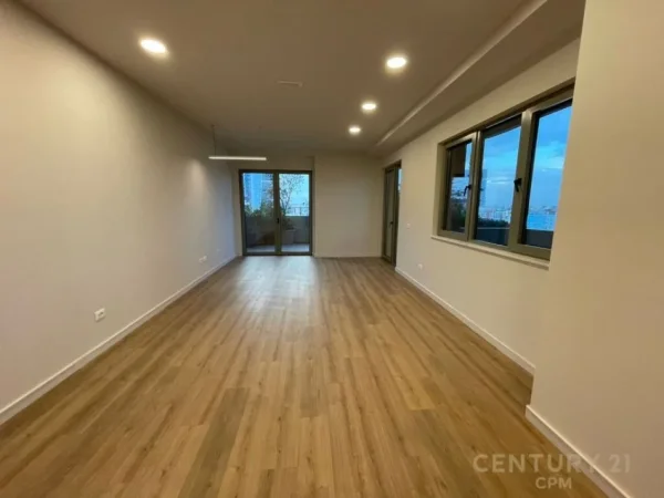 Tirane, shes ambjent biznesi , 112 m² 450.000 € (Rruga e Elbasanit)