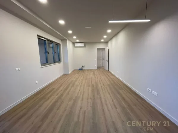 Tirane, shes ambjent biznesi , 112 m² 450.000 € (Rruga e Elbasanit)