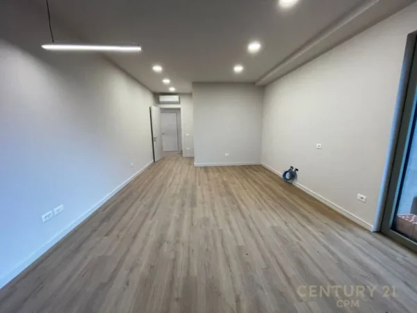 Tirane, shes ambjent biznesi , 112 m² 450.000 € (Rruga e Elbasanit)