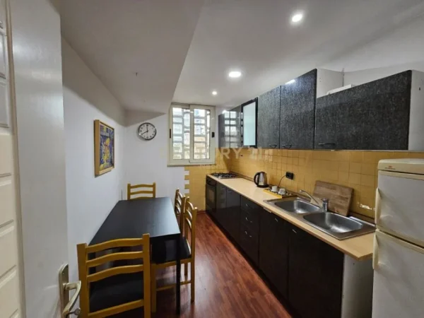 Tirane, jap me qera apartament 1+1+Ballkon , 67 m² 900 € (Sheshi Skënderbej (Qendër))