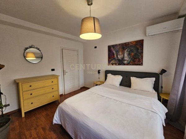 Tirane, jap me qera apartament 1+1+Ballkon , 67 m² 900 € (Sheshi Skënderbej (Qendër))