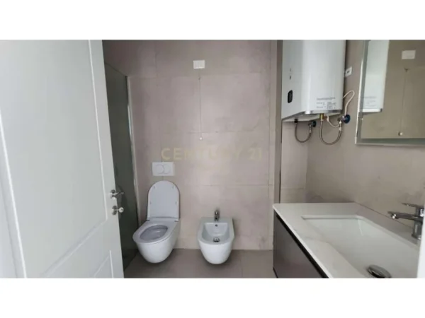 Tirane, jepet me qera apartament 2+1 Kati 2, 132 m² 1.400 € (Lake View)