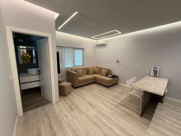Tirane, jepet me qera apartament 1+1 Kati 6, 49 m² 550 € (Hoxha tahsim)