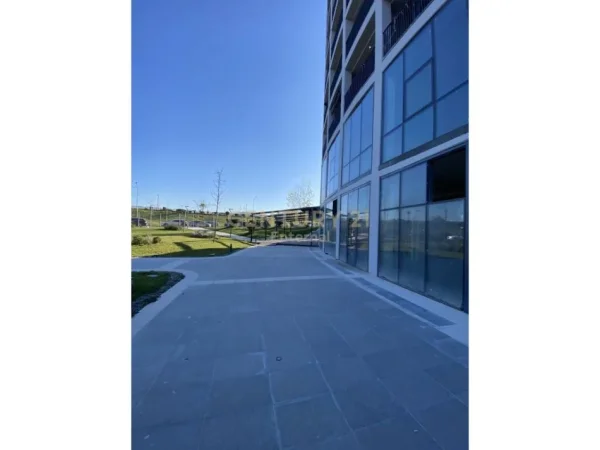 Tirane, jepet me qera ambjent biznesi , 220 m² 5.000 € (Lake View)