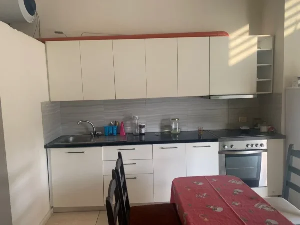 Tirane, jepet me qera garsonier Kati 1, 23.000 lek (Lloni ligori)