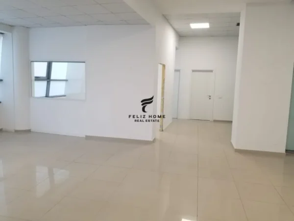 Tirane, jepet me qera zyre Kati 1, 250 m² 2.500 € (BULEVARDI ZHAN D"ART)