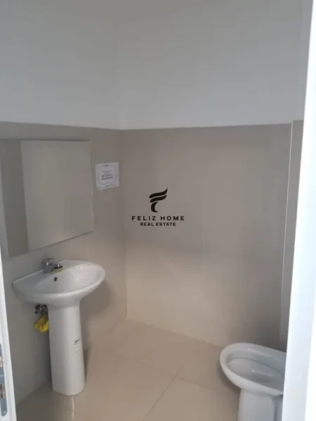 Tirane, jepet me qera zyre Kati 1, 250 m² 2.500 € (BULEVARDI ZHAN D"ART)