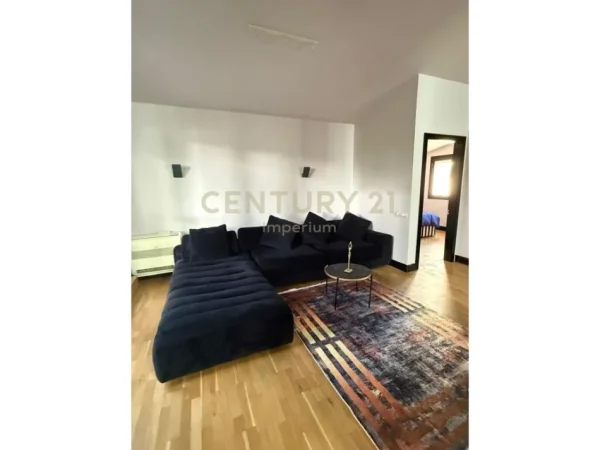 Tirane, jepet me qera apartament duplex Dublex Kati 6, 204 m² 2.000 € (Kopshti Botanik)