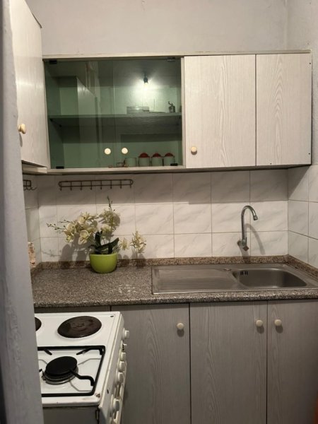 Tirane, jepet me qera apartament 2+1+Ballkon Kati 1, 104 m² 500 € (Rruga Kongresi i manastirit , prane shkolles cajupi)
