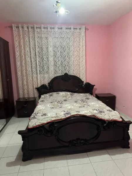 Tirane, jepet me qera apartament 2+1+Ballkon Kati 1, 104 m² 500 € (Rruga Kongresi i manastirit , prane shkolles cajupi)
