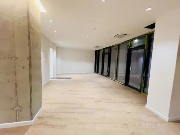 Tirane, jepet me qera zyre Kati 12, 130 m² 1.500 € (LAKE VIEW)