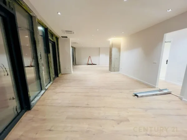 Tirane, jepet me qera zyre Kati 12, 130 m² 1.500 € (LAKE VIEW)