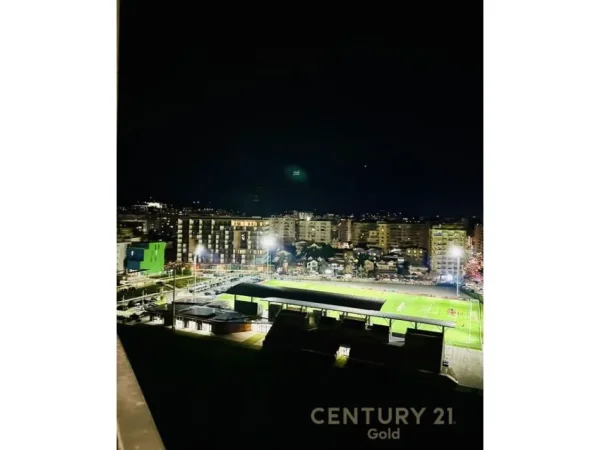 Tirane, jepet me qera zyre Kati 12, 130 m² 1.500 € (LAKE VIEW)