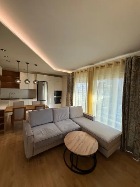 Tirane, jepet me qera apartament 1+1+Ballkon Kati 4, 70 m² 750 € (Rruga e Barrikadave)
