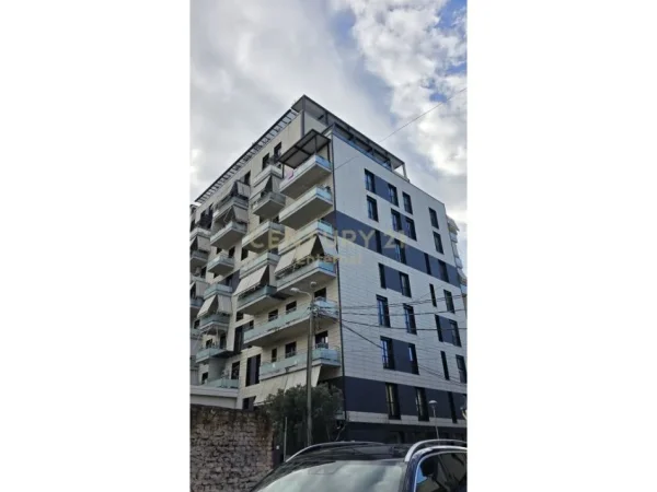 Tirane, shes ambjent biznesi Kati -1, 200 m² 500.000 € (Qender)