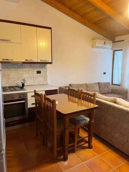 Tirane, jepet me qera apartament 1+1+Ballkon Kati 3, 60 m² 480 € (RRuga e dibres , prane viles gold)