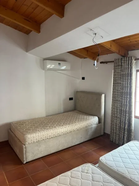 Tirane, jepet me qera apartament 1+1+Ballkon Kati 3, 60 m² 480 € (RRuga e dibres , prane viles gold)