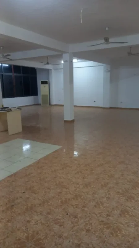 Tirane, jepet me qera ambjent biznesi Kati 1, 180 m² 500 € (Kamëz)