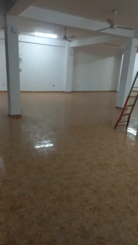 Tirane, jepet me qera ambjent biznesi Kati 1, 180 m² 500 € (Kamëz)