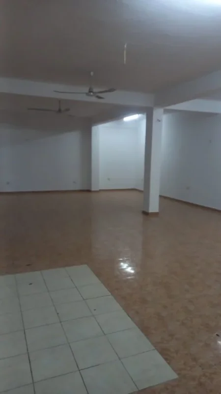 Tirane, jepet me qera ambjent biznesi Kati 1, 180 m² 500 € (Kamëz)