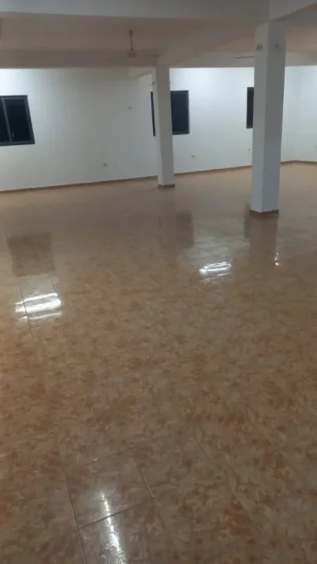 Tirane, jepet me qera ambjent biznesi Kati 1, 180 m² 500 € (Kamëz)