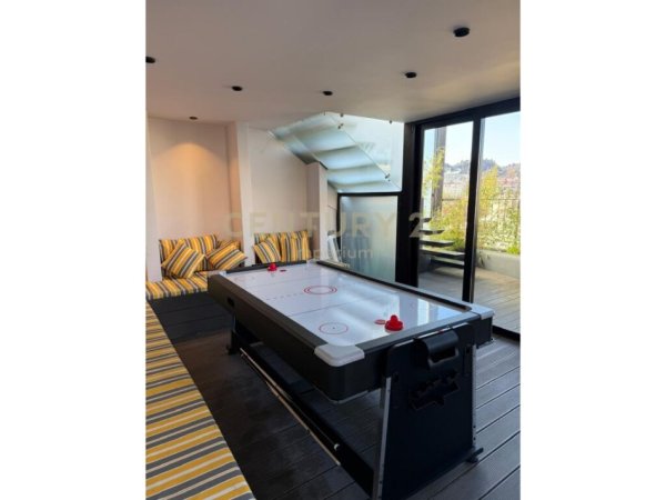 Tirane, jap me qera apartament 4+1+2 POSTE PARKIMI+VERANDE , 204 m² 2.000 € (Kopshti Botanik Zoologjik)