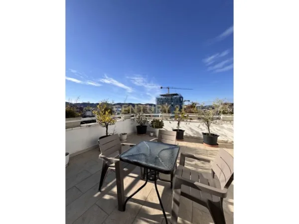 Tirane, jepet me qera zyre Kati 10, 130 m² 130 € (Bllok)