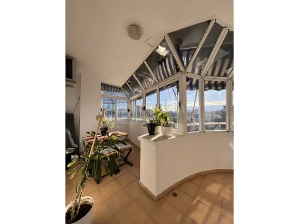 Tirane, jepet me qera zyre Kati 10, 130 m² 130 € (Bllok)