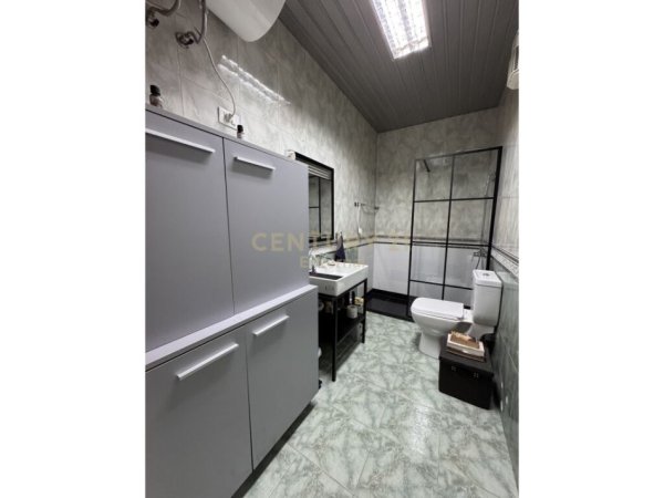 Tirane, jepet me qera zyre Kati 10, 130 m² 130 € (Bllok)