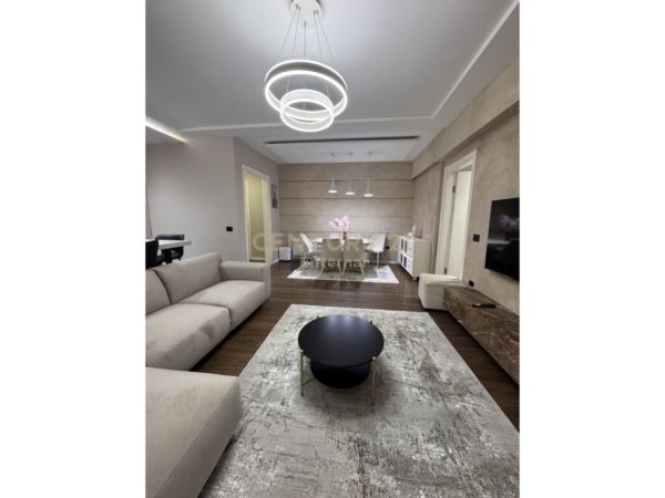 Tirane, jepet me qera apartament 3+1+Aneks+Ballkon Kati 5, 135 m² 1.900 € (Kompleksi Delijorgji)