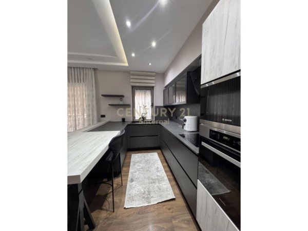 Tirane, jepet me qera apartament 3+1+Aneks+Ballkon Kati 5, 135 m² 1.900 € (Kompleksi Delijorgji)