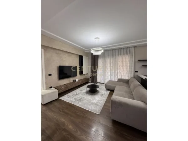 Tirane, jepet me qera apartament 3+1+Aneks+Ballkon Kati 5, 135 m² 1.900 € (Kompleksi Delijorgji)
