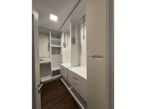 Tirane, jepet me qera apartament 3+1+Aneks+Ballkon Kati 5, 135 m² 1.900 € (Kompleksi Delijorgji)