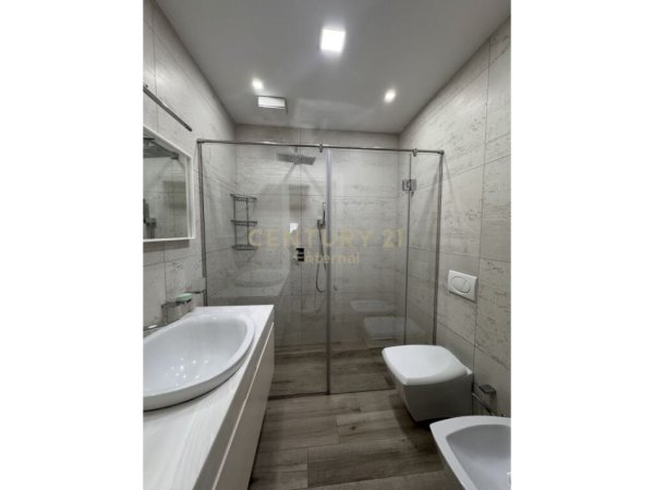 Tirane, jepet me qera apartament 3+1+Aneks+Ballkon Kati 5, 135 m² 1.900 € (Kompleksi Delijorgji)