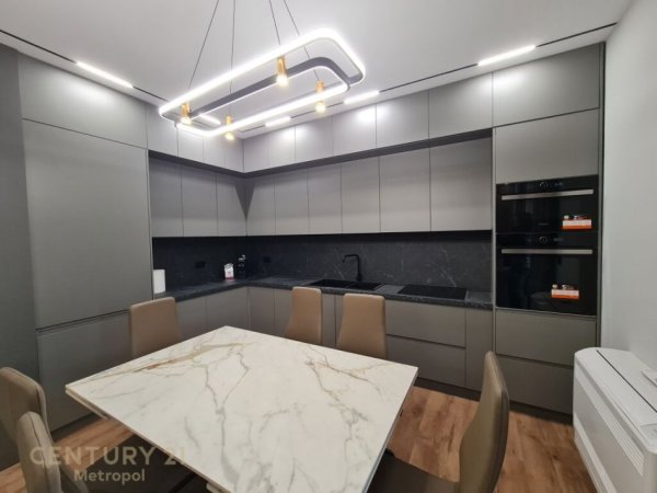 Tirane, jepet me qera apartament 2+1+Aneks+Ballkon Kati 3, 100 m² 1.600 € (TEG)