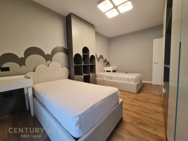Tirane, jepet me qera apartament 2+1+Aneks+Ballkon Kati 3, 100 m² 1.600 € (TEG)