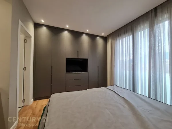 Tirane, jepet me qera apartament 2+1+Aneks+Ballkon Kati 3, 100 m² 1.600 € (TEG)