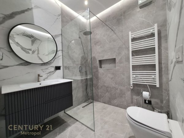 Tirane, jepet me qera apartament 2+1+Aneks+Ballkon Kati 3, 100 m² 1.600 € (TEG)