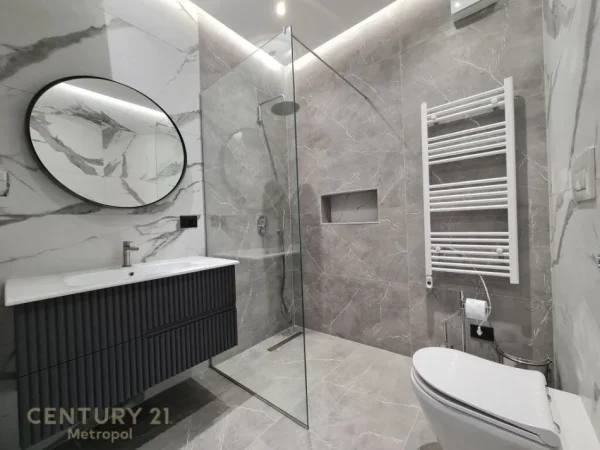 Tirane, jepet me qera apartament 2+1+Aneks+Ballkon Kati 3, 100 m² 1.600 € (TEG)