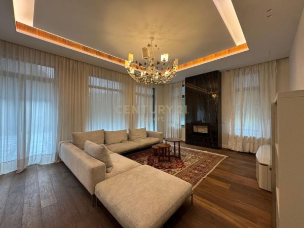 Tirane, jepet me qera Vile 4+1+Aneks+Ballkon Kati 3, 762 m² 7.000 € (ROLLING HILLS)