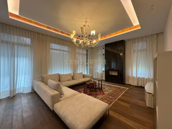 Tirane, jepet me qera Vile 4+1+Aneks+Ballkon Kati 3, 762 m² 7.000 € (ROLLING HILLS)