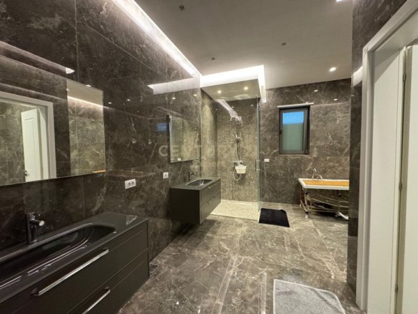 Tirane, jepet me qera Vile 4+1+Aneks+Ballkon Kati 3, 762 m² 7.000 € (ROLLING HILLS)