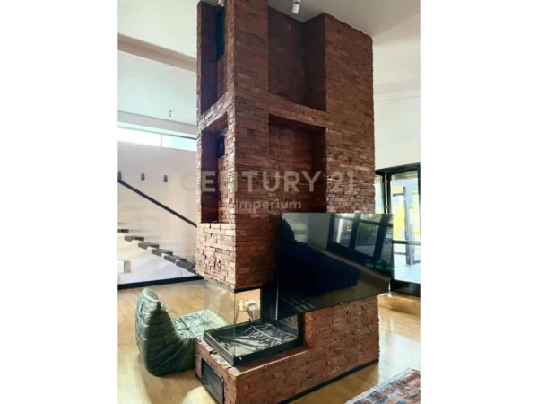 Tirane, jepet me qera apartament duplex Dublex Kati 6, 204 m² 2.000 € (KOPSHTI BOTANIK)