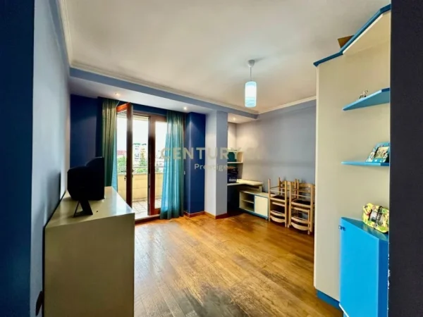 Tirane, jepet me qera apartament 3+1+Aneks+Ballkon Kati 5, 160 m² 1.300 € (RRUGA E ELBASANIT)
