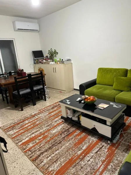 Tirane, jepet me qera apartament 2+1+Ballkon Kati 2, 75 m² 550 € (Myslym shyr ,prane gjykates se larte)