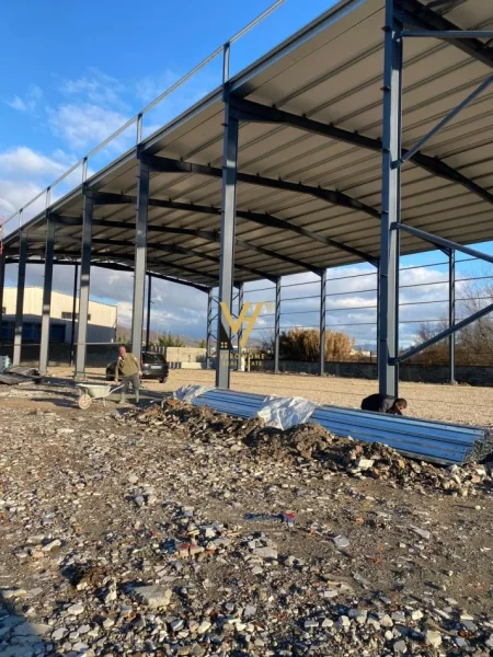 Tirane, jepet me qera magazine Kati 0, 1.500 m² 7.500 € (VAQARR)