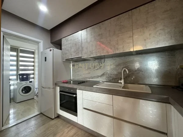 Tirane, jepet me qera apartament 2+1+Aneks+Ballkon Kati 7, 80 m² 600 € (ISH FUSHA E AVIACIONIT)