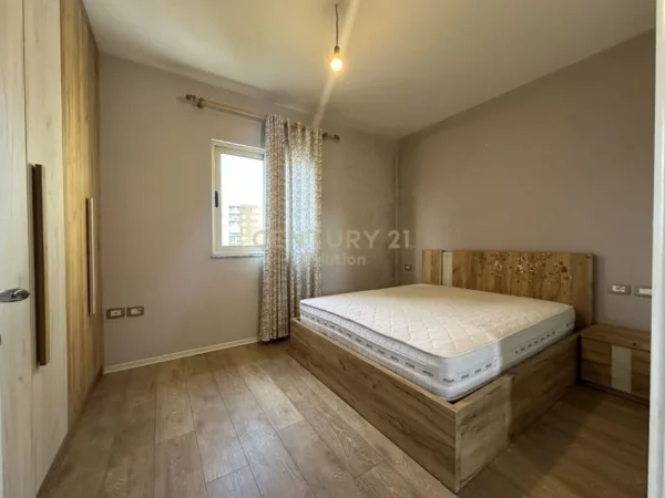 Tirane, jepet me qera apartament 2+1+Aneks+Ballkon Kati 7, 80 m² 600 € (ISH FUSHA E AVIACIONIT)