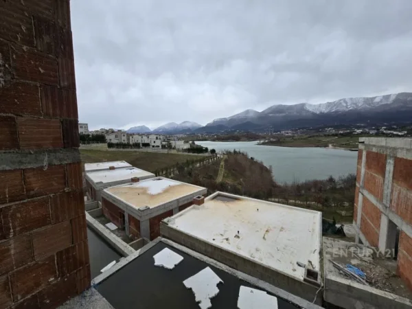 Tirane, shes Vile 3 Katshe Kati 3, 313 m² 450.000 € (Liqeni i Farkes)