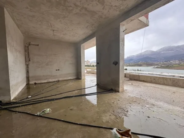 Tirane, shes Vile 3 Katshe Kati 3, 313 m² 450.000 € (Liqeni i Farkes)